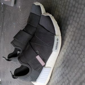 Adidas Size 6 NMD-R1 Velcro in Black